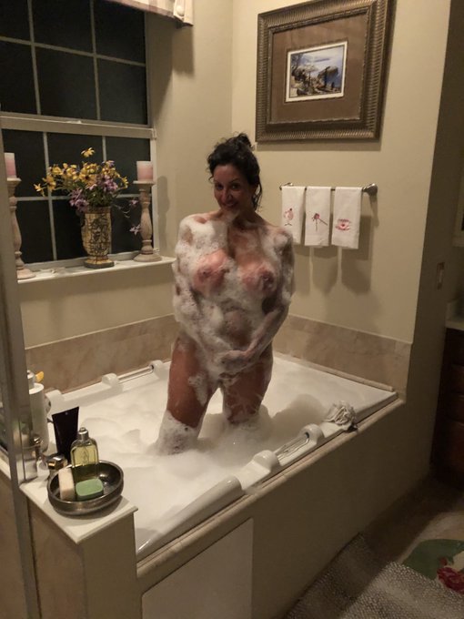 You all asked for more wish you could smell my fragrance https://t.co/8SE0yNFqo7