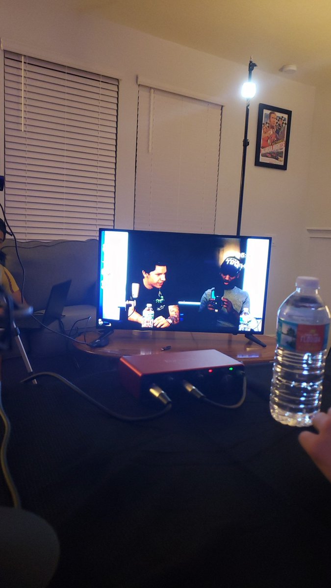 ShinEhunter52's tweet photo. Streaming on twitch with some friends of mine it's late but we're having fun https://t.co/7rs5NzMhVT