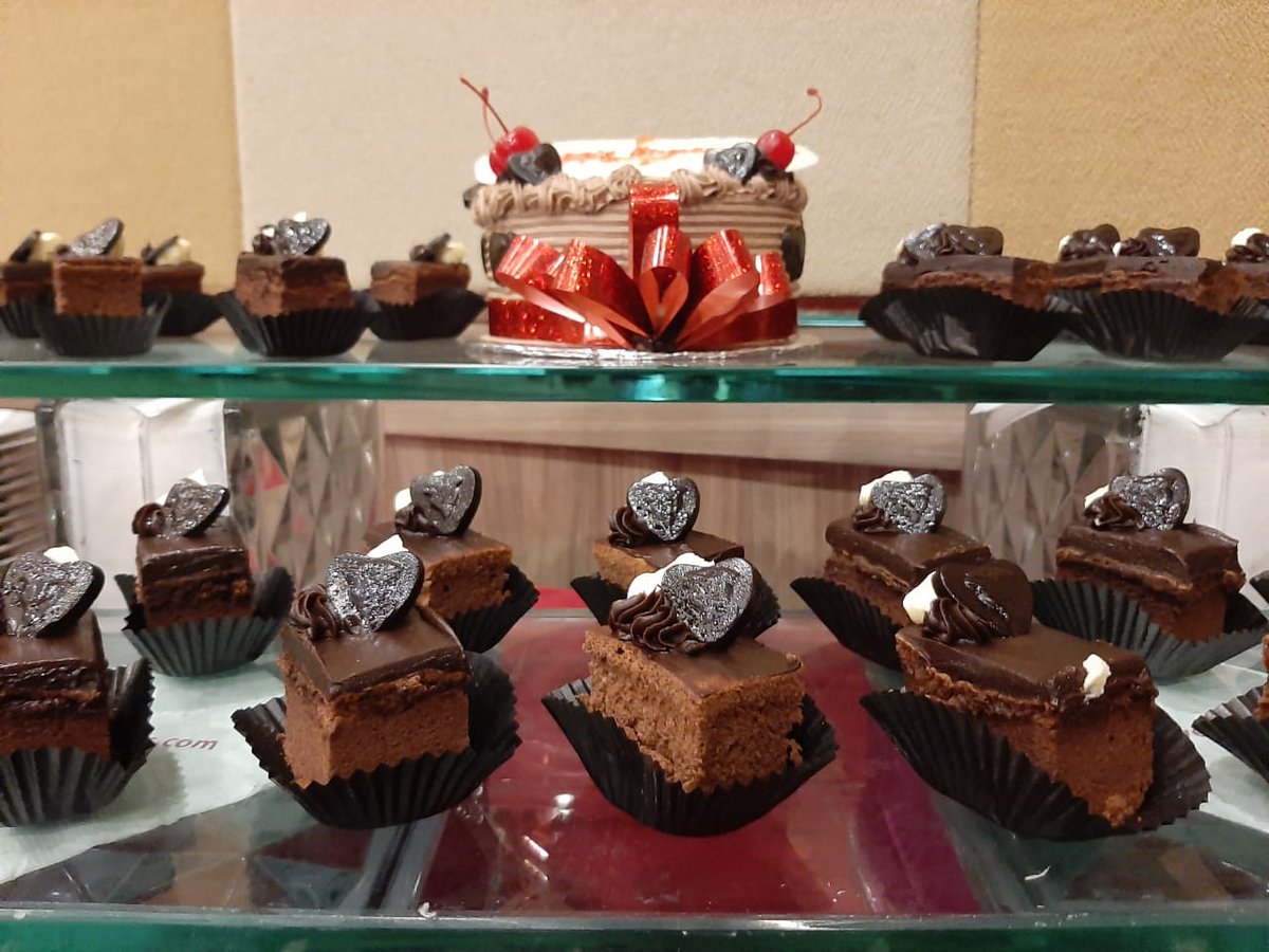 #Cakekinian merupakan salah satu kudapan yang menjadi favorit pada menu coffee break. #favehotels #favecilacap