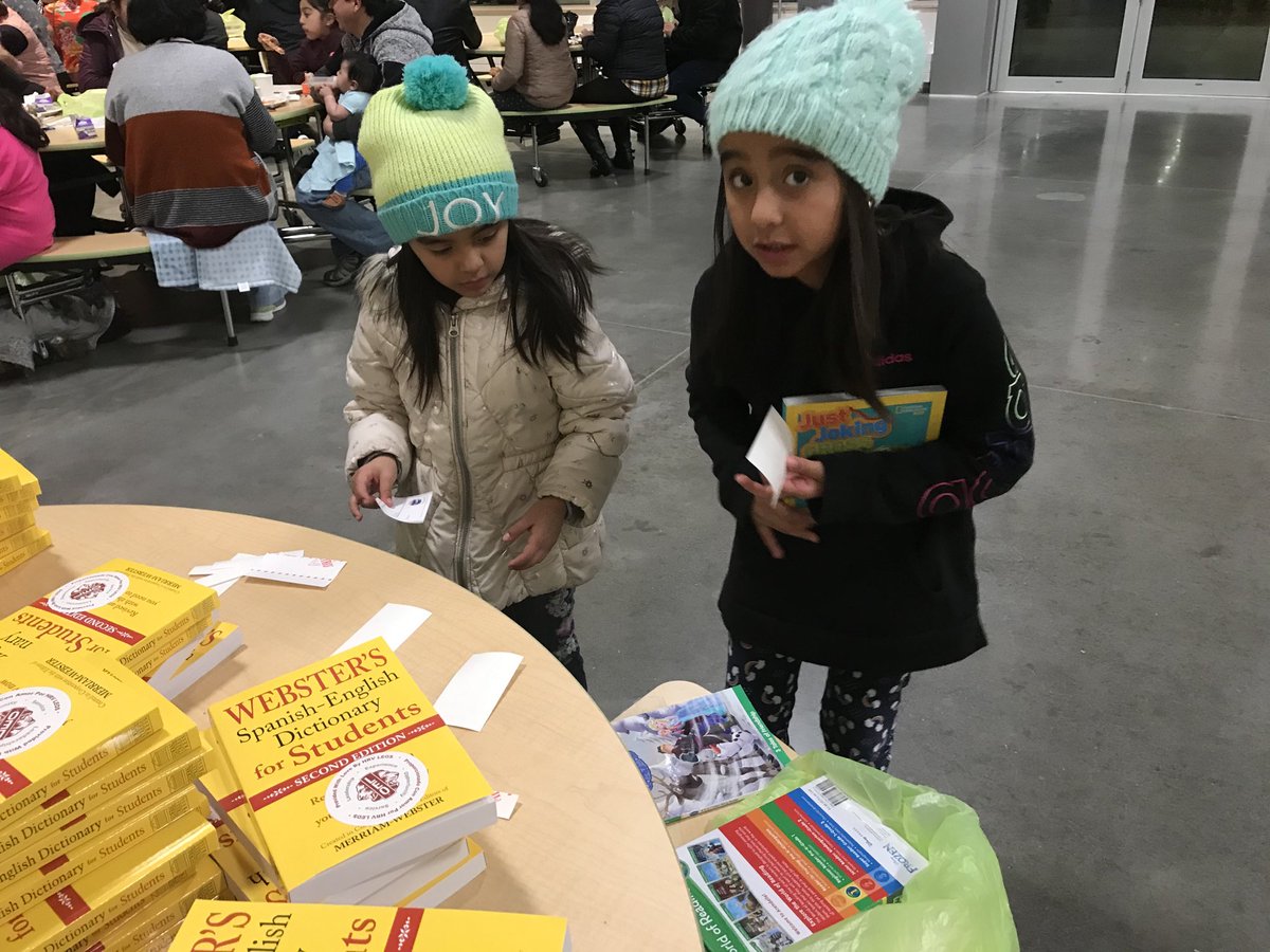 kellybeardMS's tweet photo. Families enjoy good company, dinner and the excitement of new books at our Hispanic Family First Book celebration. https://t.co/u4oYAAZaui