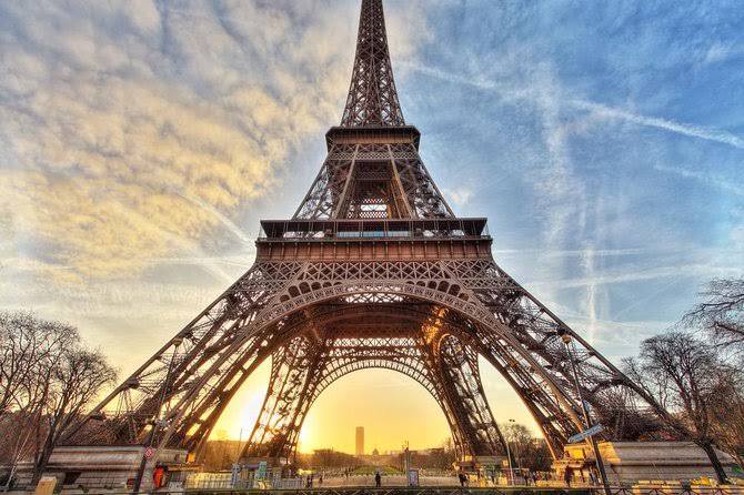 ColMexIngCiv's tweet photo. TORRE EIFFEL
Se realizó en tan sólo 2 años, 2 meses y 5 días, lo cual fue una gran hazaña para su época.
7,300 toneladas de Hierro
2,500,000 remaches
1 sólo accidente mortal (fuera de horario laboral)
#PARIS
#ingenieriacivil
#superestructuras https://t.co/Yd3awMnHwB