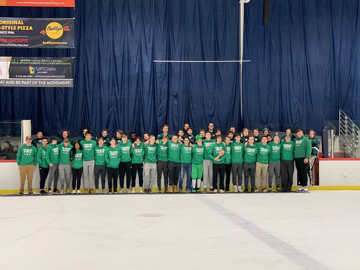 FGRathletics's tweet image. 🚨🏒 Irish Hockey gets the HUGE Metro League win against Grosse Ile 3-2. Great game by the boys! Next up, MHSAA Regional Quarter Finals against Livonia Franklin 2/26 at 4 pm at the AA Ice Cube. Go Irish! ☘️ @fgrsection @FGRGHHockey @FGRHSAA @ghillssports