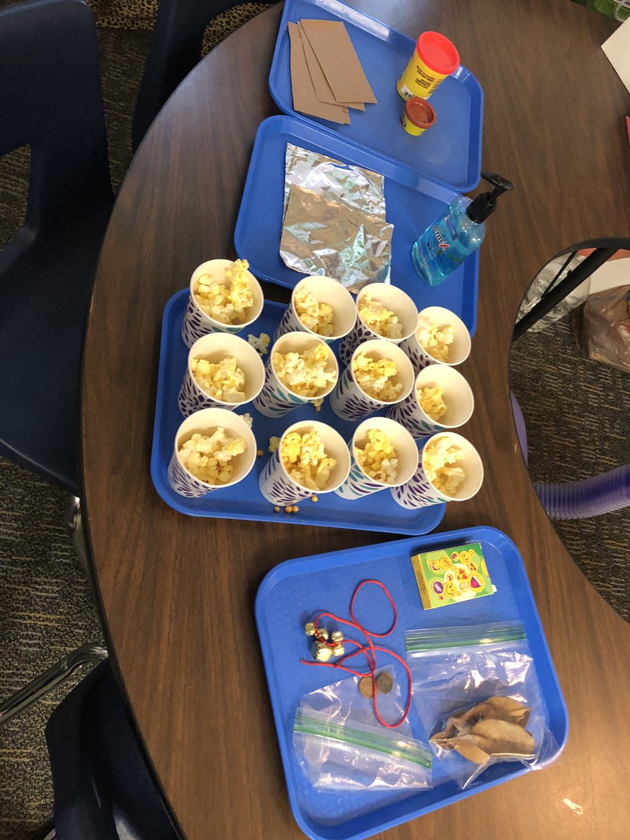 StarnesScholars's tweet photo. How do we learn about sensory language?
Well, investigating and determining our senses of course! πππ»ππ»πβπΌ
@gheeagles #risdsaysomething #risdliteracy #4thgrade #elarROCKS https://t.co/NIgVQzBfKM