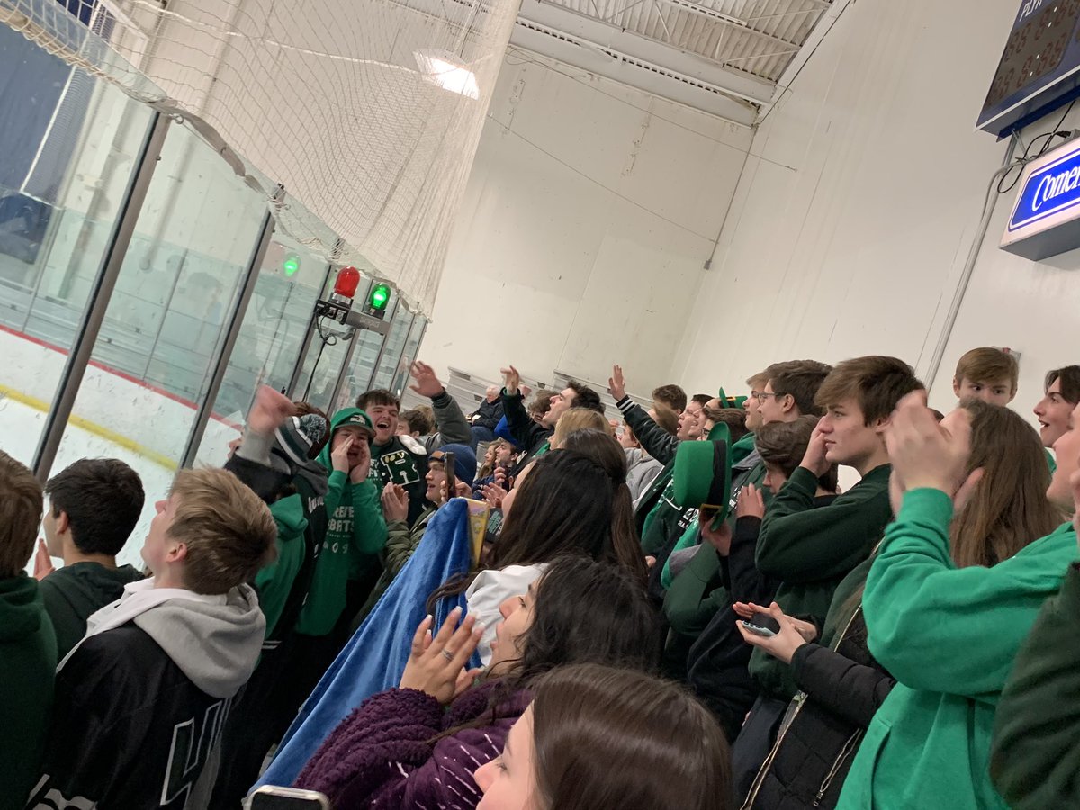 FGRathletics's tweet image. 🚨🏒 Irish Hockey gets the HUGE Metro League win against Grosse Ile 3-2. Great game by the boys! Next up, MHSAA Regional Quarter Finals against Livonia Franklin 2/26 at 4 pm at the AA Ice Cube. Go Irish! ☘️ @fgrsection @FGRGHHockey @FGRHSAA @ghillssports