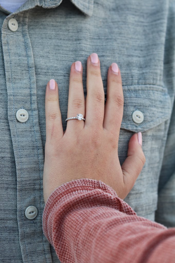 raeganwhitney's tweet photo. Surprise 💍 https://t.co/5kK9Edvca1