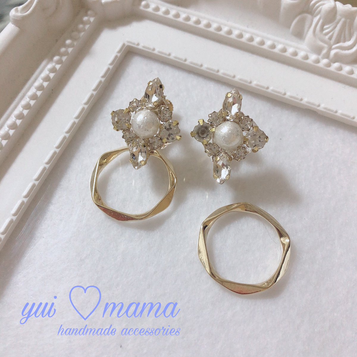 yui_708's tweet photo. 2wayブリリアントフープイヤリング

スワロフスキーのクリスタルを使用しているので上品な輝き✨

2way使用なのでツイストフープを外してトップのビジューのみでも着用出来ます。

ピアスに変更も可能
price  ¥2000-

#拡散希望
#RTで私を有名にしてください
#おしゃれさんと繋がりたい
#ハンドメイド https://t.co/gGO8nIinNy