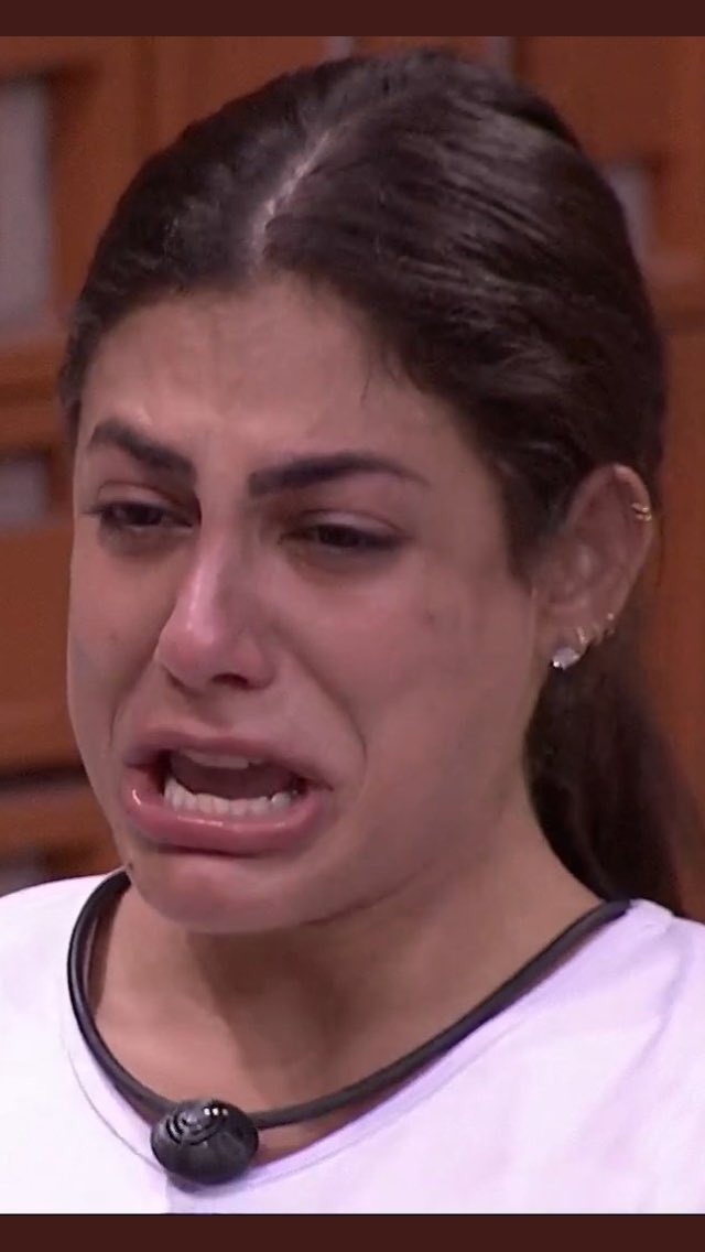 rvgrsp's tweet photo. a flay nunca admitiu que cuspiu na cara da gizelly
nao admite que falou mal da rafa pra ivy e depois se faz de coitada???

A mari ja falou mal da bianca pra rafa e agora fica assim... #BBBB20 https://t.co/qvgFrrpa35
