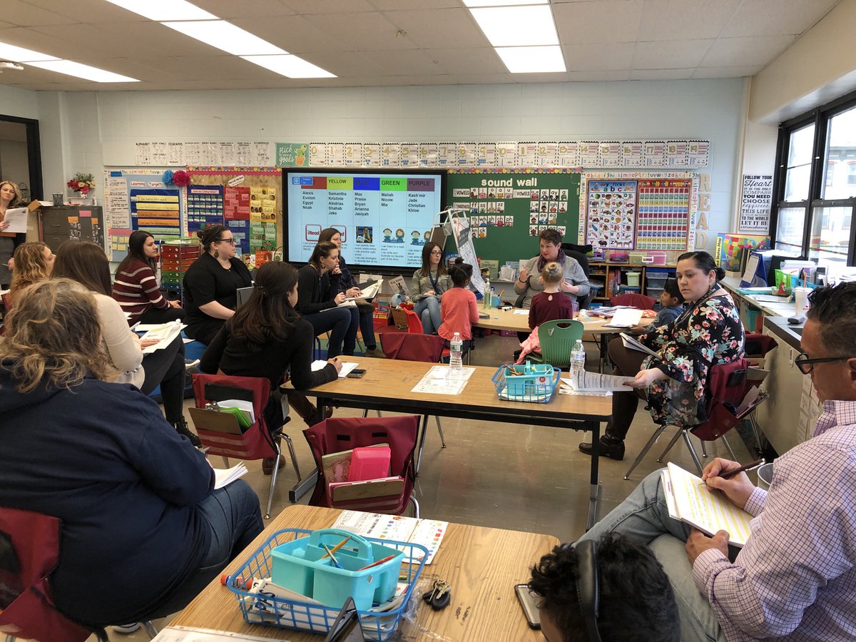 Horizon Teachers learning alongside our first grade scholars.  ⁦<a href="/newburghschools/">Newburgh Schools</a> #Scholastic #hohprincipal