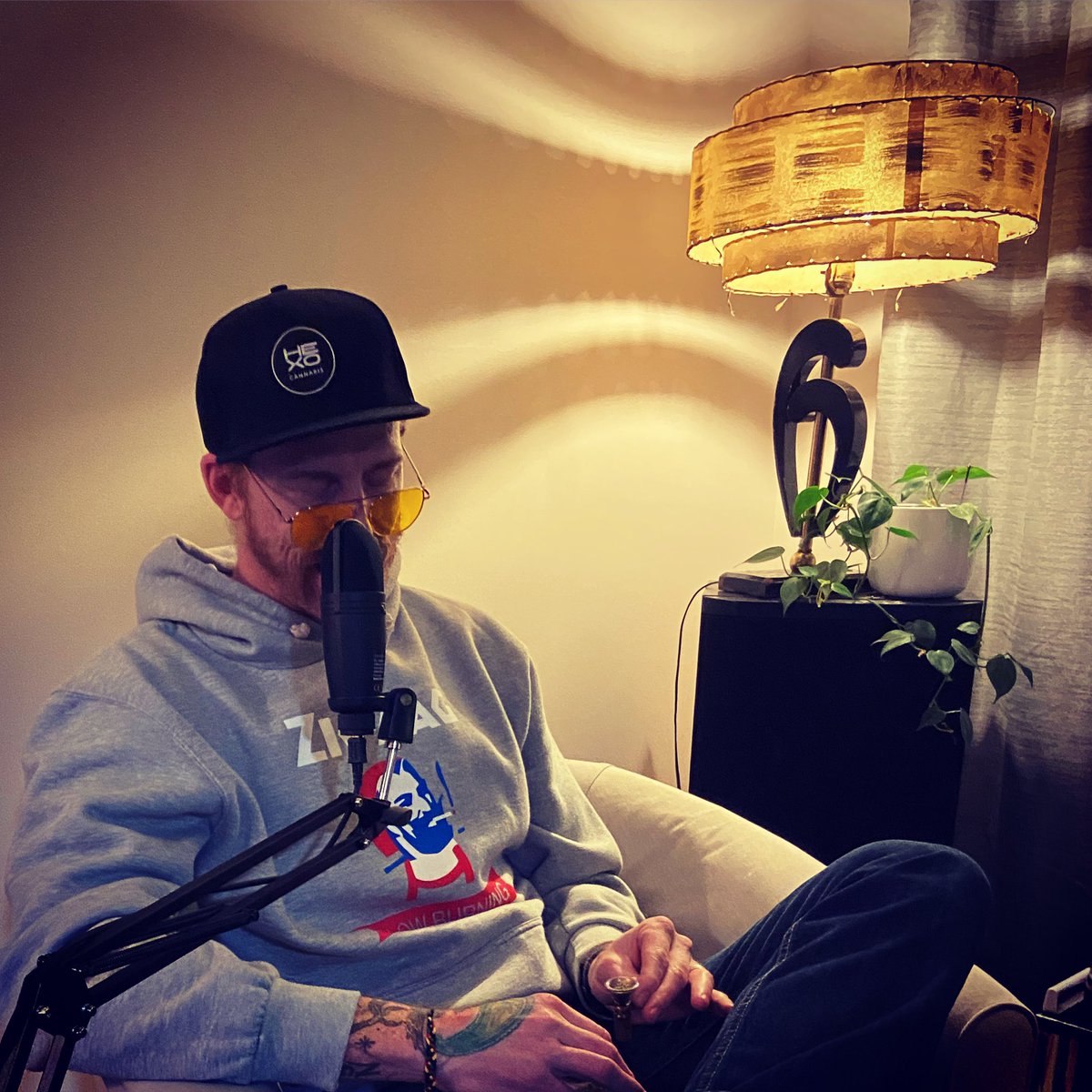 On today’s episode of <a href="/LovenHerbs/">Love 'n Herbs</a> ‘green cush’ with a ‘c’.. so, you mean ‘creen’? Plus we play a lil’ game of Hash It Out. Listen now on iTunes, Spotify, or right here: royalascension.com/audioexperience ❤️+🌿 <a href="/Hartsteinfeld/">Hart Steinfeld (I ♥️ Cannabis)</a> <a href="/CannaBasil/">Basil Kelly</a> <a href="/AmyLafleche/">Amy Lafleche</a>