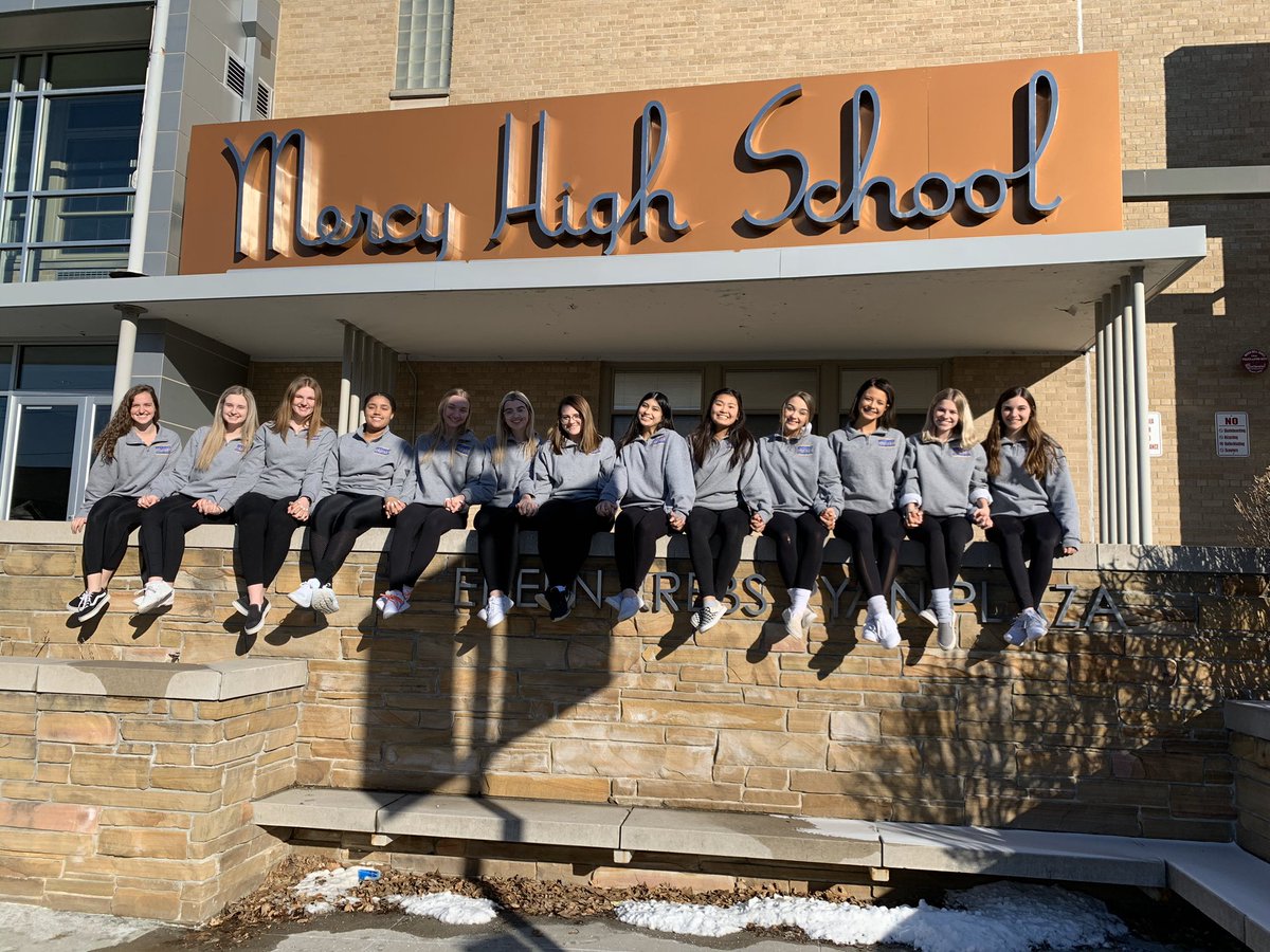 TeachRegele's tweet photo. We had an awesome State Cheer Send-Off tonight! I am so excited for this team to show off all their hard work at State on Saturday! GO MONARCHS!! https://t.co/NdWLWVYsja