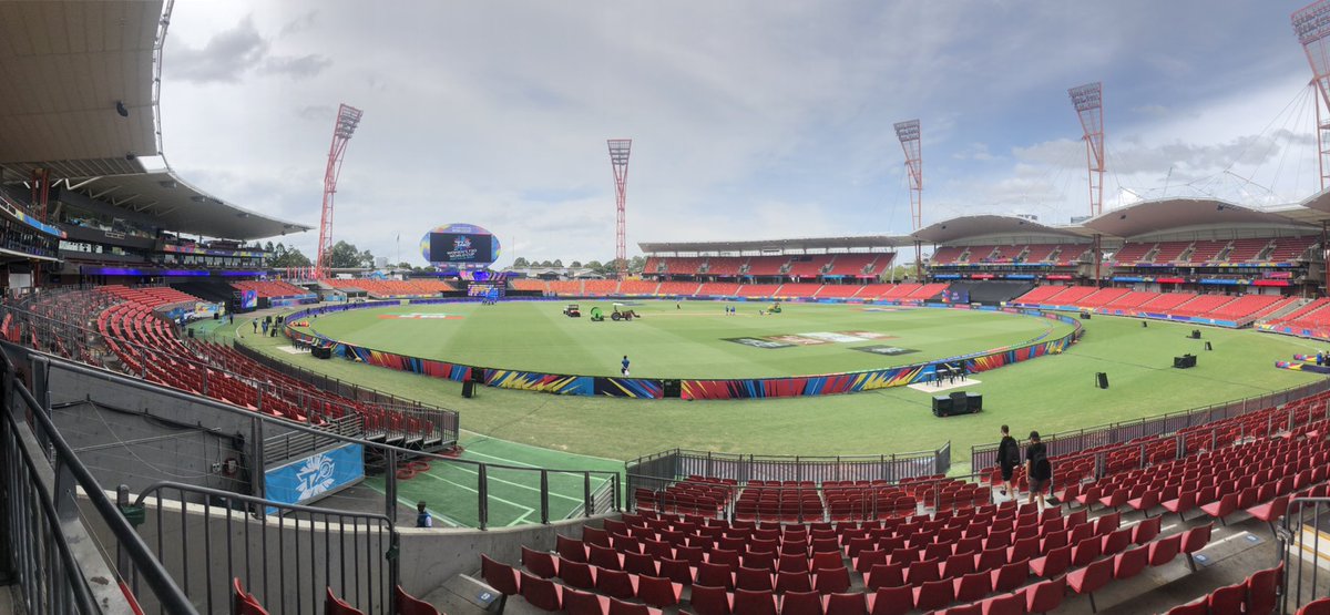 It’s finally here. <a href="/SydShowground/">Sydney Showground</a> looking superb for opening match of Women’s <a href="/T20WorldCup/">T20 World Cup</a>. #AUSvIND tonight #T20WorldCup
