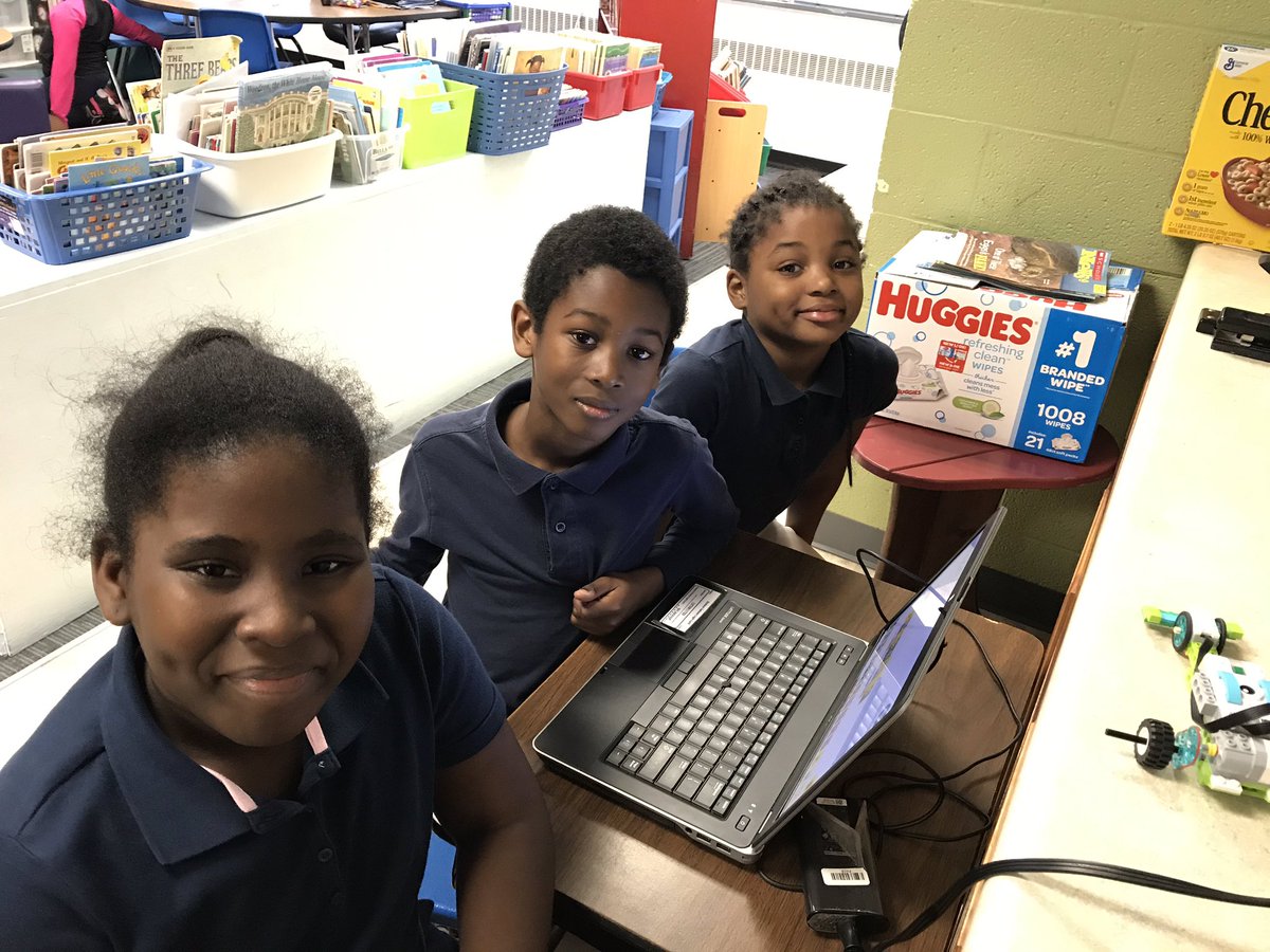 CCCTeach's tweet photo. #LegoWeDo, #2ndgraderobotcoding, #innovation, @MitsAngie @2ndgradenwes @GailPylant @LisaMar08634095 @NWEScharacterEd https://t.co/h6Z2LsOMwZ