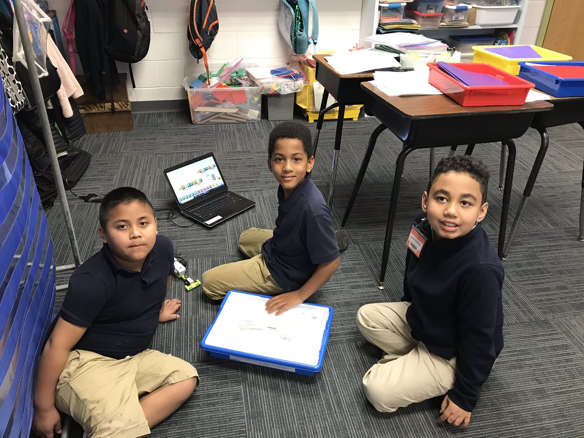 CCCTeach's tweet photo. #LegoWeDo, #2ndgraderobotcoding, #innovation, @MitsAngie @2ndgradenwes @GailPylant @LisaMar08634095 @NWEScharacterEd https://t.co/h6Z2LsOMwZ