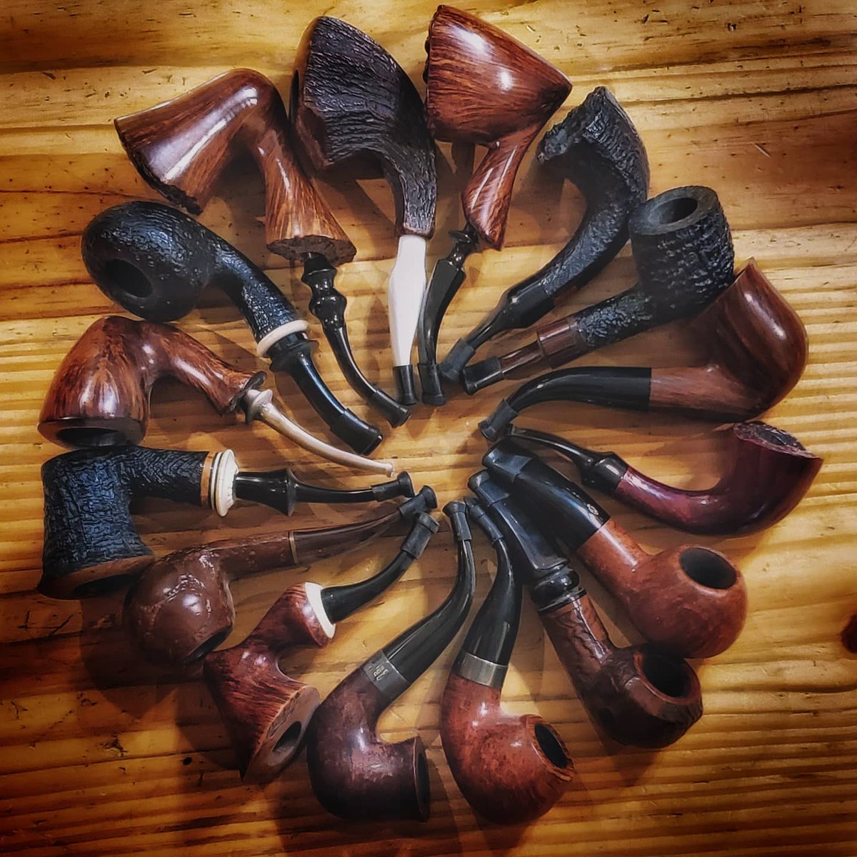 sketch74's tweet photo. Happy International Pipe Smoking Day.
#ipsd2020 #pipecommunity #pipesmokingcommunity #tobaccopipes #tobacco #pipecollector #instagrampipecommunity #pipetobacco #pipetobaccocommunity #pipesmoker #oldfashioned #pipestagram #blackandwhite #artisanpipes #igtpc #botl #briarpipes https://t.co/C8CJMviffQ