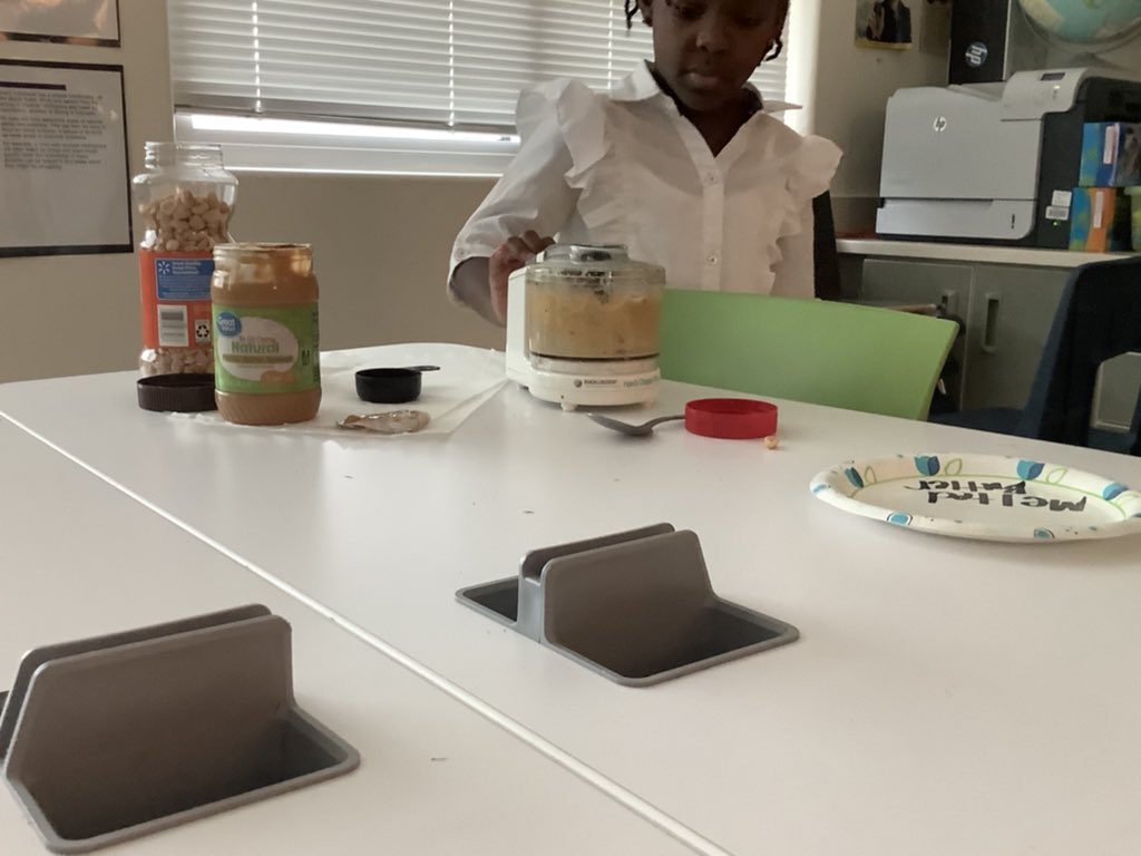 TeachSingleton's tweet photo. #PBLChronicles The Better Binder Peanut 🥜Butter Experiment Continues...trial 1-peanuts and honey🍯...trial 2-peanuts and melted butter🧈...trial 3 coming soon. Which will it be🤔 @drhogans7320 #OakleyTigersSoar https://t.co/oFmTxDrE9U