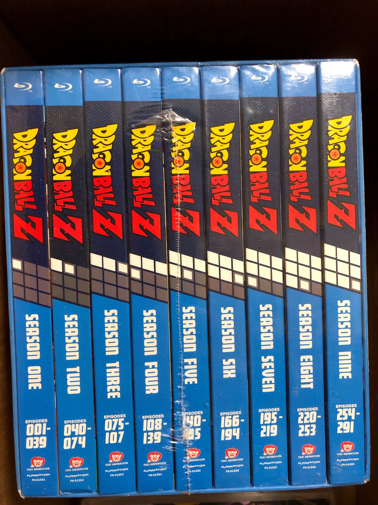 ただいま おかえり あおぐみ 昨日の晩に米amazonからの荷物が届いた ドラゴンボールz全集 Blu Ray37枚組で 送料や手数料込みで15 000円少しかな やはりかなり安いですよね 気になるのは主題歌の時に日本語歌詞が出ない 話のタイトルが英語表示くらい