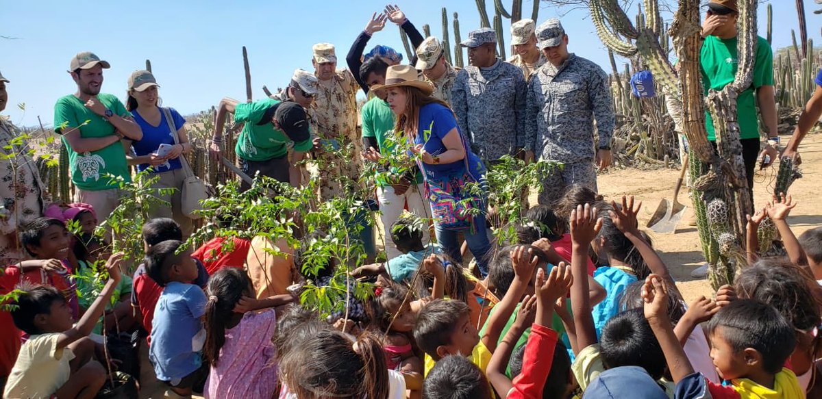 Hace unos días, estuvimos cumpliendo nuestra 7ª misión #YoSoyGuajira, llevamos energía sostenible en las aulas ambientales que construimos. Más de 60 voluntarios 7 departamentos han recolectado alimentos, agua, medicinas, semillas en todo el pais; Pueblo Wayuu será autosostenible