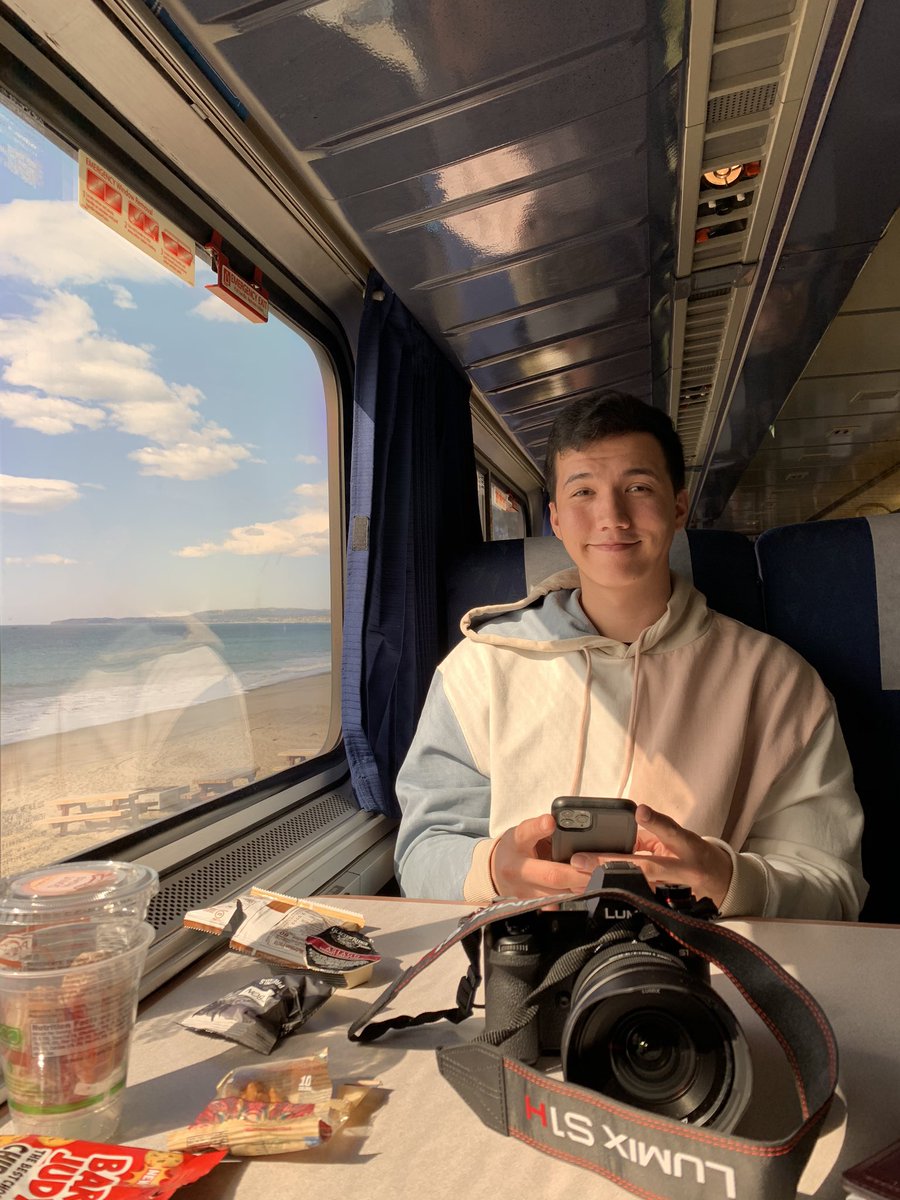 veronicamerrell's tweet photo. I kidnapped him... to celebrate his birthday! 🎉 lol check out his vlog 😊

https://t.co/gyjuQ22rjG https://t.co/vDKQ95ZHQ6