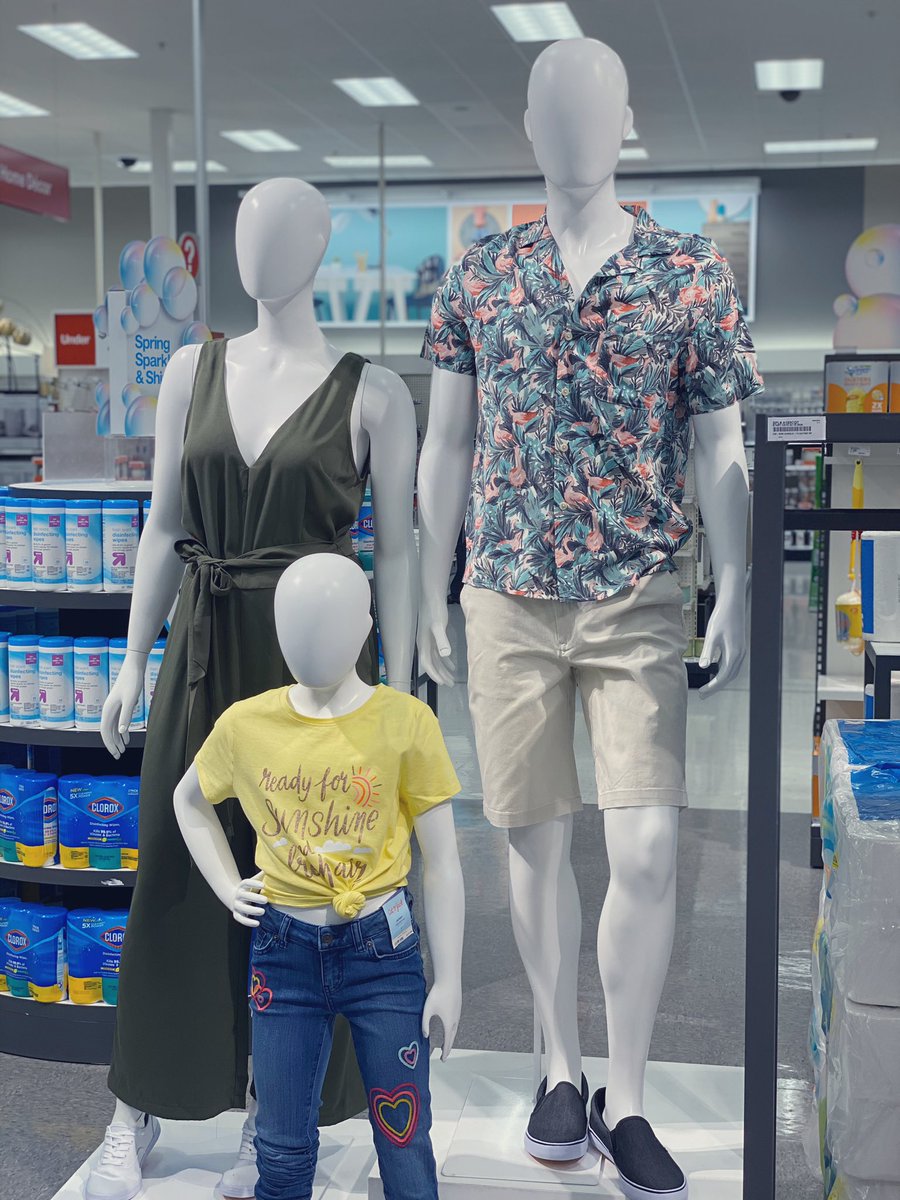 thomasn2186's tweet photo. i love a good color story with essential products! Time for some spring cleaning! #visualmerchandising #vm #everspring @1ashower @donnariv686 https://t.co/Wb4A6dBJIV