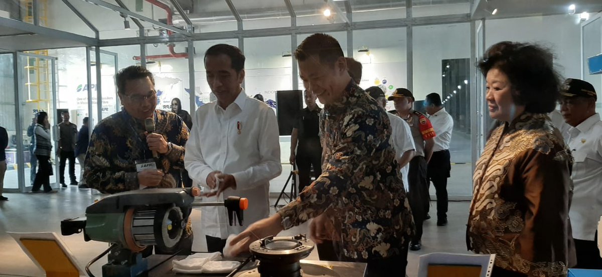 ASyofiar's tweet photo. Kuatnya akar penopang pohon
Buahnya lebat pertanda subur
Alhamdulillah telah resmi PT Asia Pasific Rayon
Harapan kami negeri ini bertambah makmur.
#iloveviscose #everythingindonesia https://t.co/JwzX54Eqho