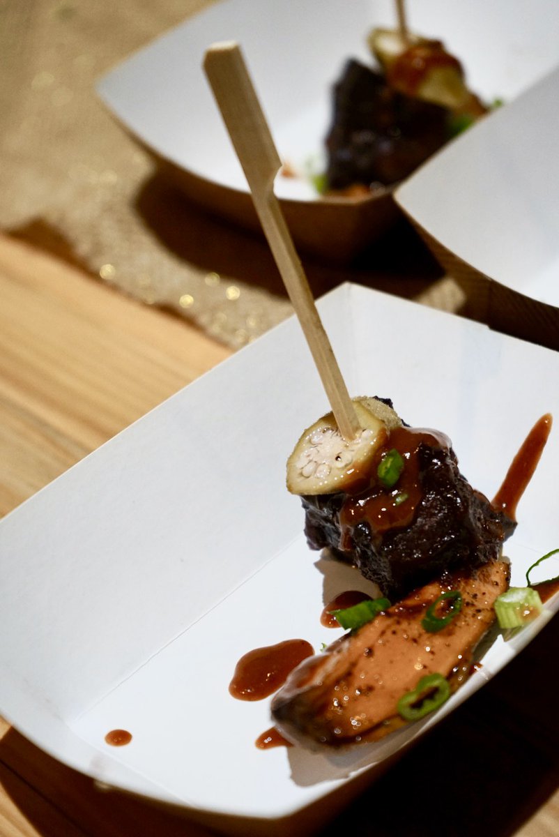 SeattleMaven's tweet photo. I’ve gotta say the superstars of @seattlewinefood’s #ComfortSea event tonight are clearly @JackTimmons (for burnt ends *and* because he’s hot), #woodinvillewhiskeyco and @BullittBourbon. Cheers, friends! #swfe2020 https://t.co/U5QUeKDWeb