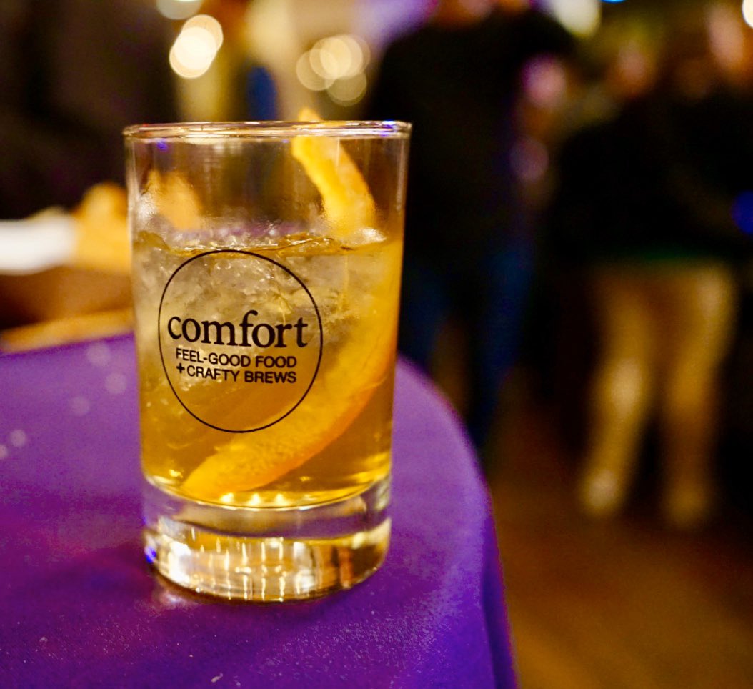 SeattleMaven's tweet photo. I’ve gotta say the superstars of @seattlewinefood’s #ComfortSea event tonight are clearly @JackTimmons (for burnt ends *and* because he’s hot), #woodinvillewhiskeyco and @BullittBourbon. Cheers, friends! #swfe2020 https://t.co/U5QUeKDWeb