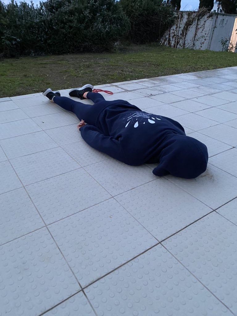 S1monRichards's tweet image. Honestly I’m stretching Coach!! #PrePool #HeartRate #DayOne 
@Royal_Swimming