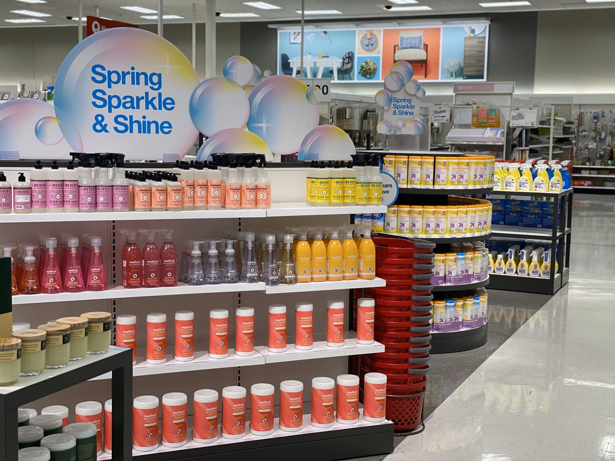 thomasn2186's tweet photo. pt.2 i love a good color story with essential products! Time for some spring cleaning! #visualmerchandising #vm #everspring @1ashower @donnariv686 https://t.co/NSDdYnRAyX