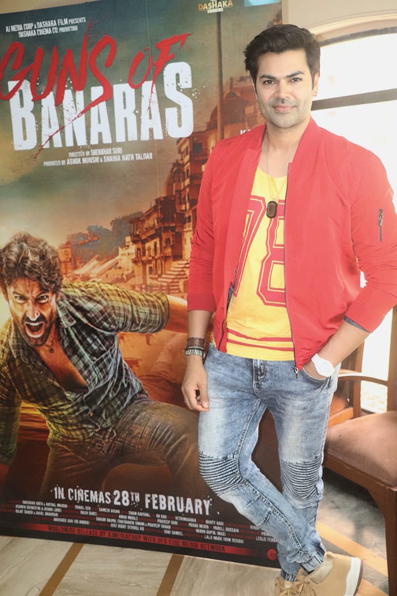 talk2ganesh's tweet photo. Mumbai Promotions for #GunsOfBanaras! 🤩

#AllIndiaPromotions
@GOBtheFilm #MumbaiDairies #LovelyVibe #FridayFun #Flashback #Photoshoot #FeatureFriday #Thug #ActorAndVillain #FunDays https://t.co/9AqVr1AfGh