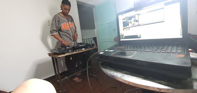 Ven y tocamos alguito de techno https://t.co/lpvkluoD4s<a href="/tag/techno"class="tags"><span>#techno</span></a><a href="/tag/prelalexpo"class="tags"><span>#prelalexpo</span></a>