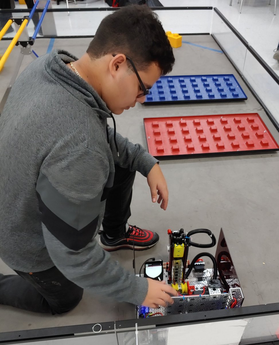 Sharylandrobots's tweet photo. Erick from @RR12395 testing their foundation autonomous program https://t.co/qul7MFTh4c