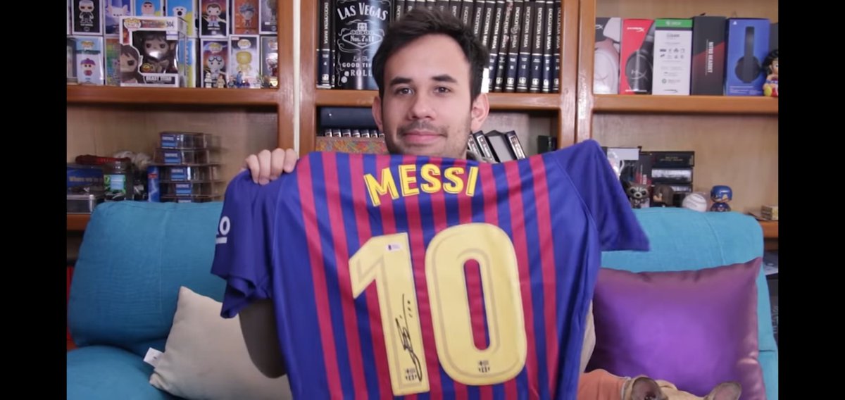 ssalazarb's tweet photo. Un placer aportar a tu colección personal mi buen @werevertumorro el video completo lo pueden ver en https://t.co/pUStcm66ml para mas info acerca de memorabilia deportiva estamos en IG: legadodeldeporte. https://t.co/Ov5AKuiRaJ