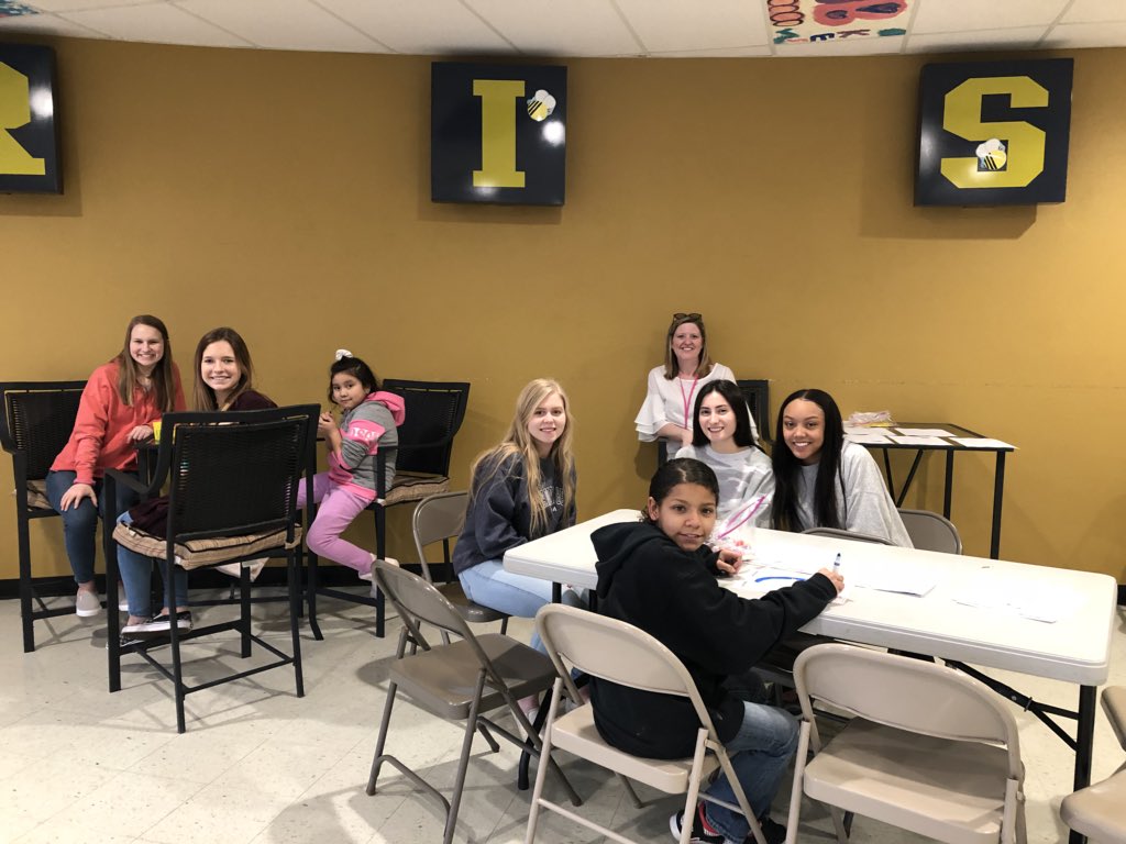 _stephaniemason's tweet photo. It was Parent-Teacher Confernce time for KES tonight. Great to see ERHS service learners &amp; TAP students providing activities for children while their parents talked to teachers.  Thanks to Kayla Haley for leading this great project! #WeAreRCSTN https://t.co/n4m5uzxu7j