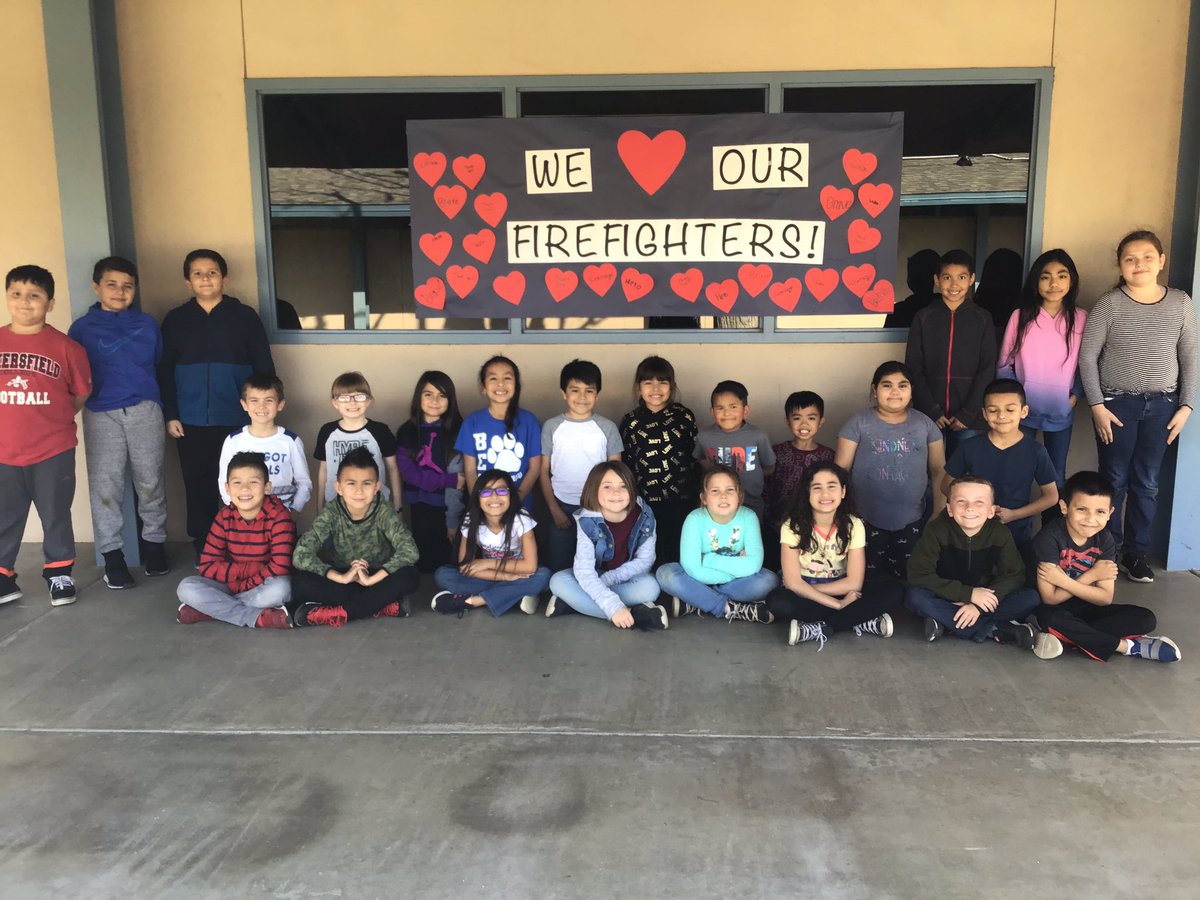 btorres78's tweet photo. Our little town is grieving the loss of two brave men. We are at a loss of how to help, but our Bullpups ,their teachers and staff wanted to make sure the firefighters knew they were loved and appreciated. Thank you for all you do and the sacrifices you make.#portervillefire https://t.co/rCg83Rv9pH