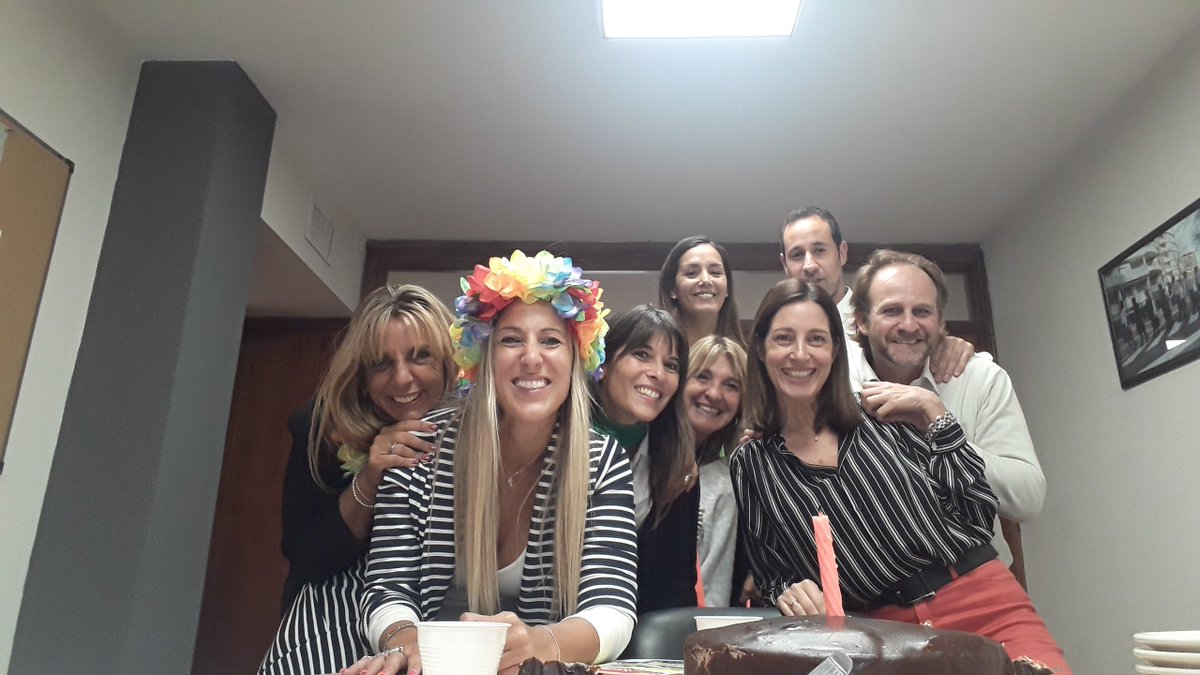 PauAbraham84's tweet photo. Otro cumple en mi segunda casa, con mis compañeros que son increíbles. Gracias por este dia maravilloso 🎂 https://t.co/AplJrpGArn