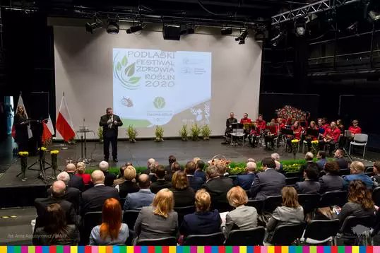 AwaBurnos's tweet photo. 🌿🌿Chroniąc rośliny, chronisz życie.🌿🌿
Miałam ogromną przyjemność razem z Wicemarszałkiem Stanisław Derehajło zainaugurować Podlaski Festiwal Roślin 2020. 
Podlaski Festiwal Zdrowia Roślin 2020 objęty jest Honorowym Patronatem Marszałka Województwa Podlaskiego Artur Kosicki. https://t.co/YgVI4HNk7D