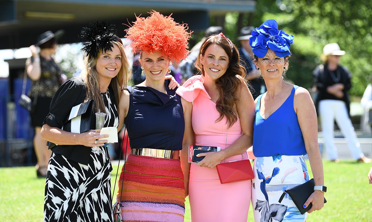 VisitAW's tweet photo. @AlburyRacing Club will host the SDRA Country Championships Qualifier tomorrow. This big race day offers combined prize money of $370,000! Dress in your finery and grab your hat and go! #racing #Albury #visitAW https://t.co/35Q9ZRk5eK tix here: https://t.co/nRv9p472ol https://t.co/lGZZldHRmg