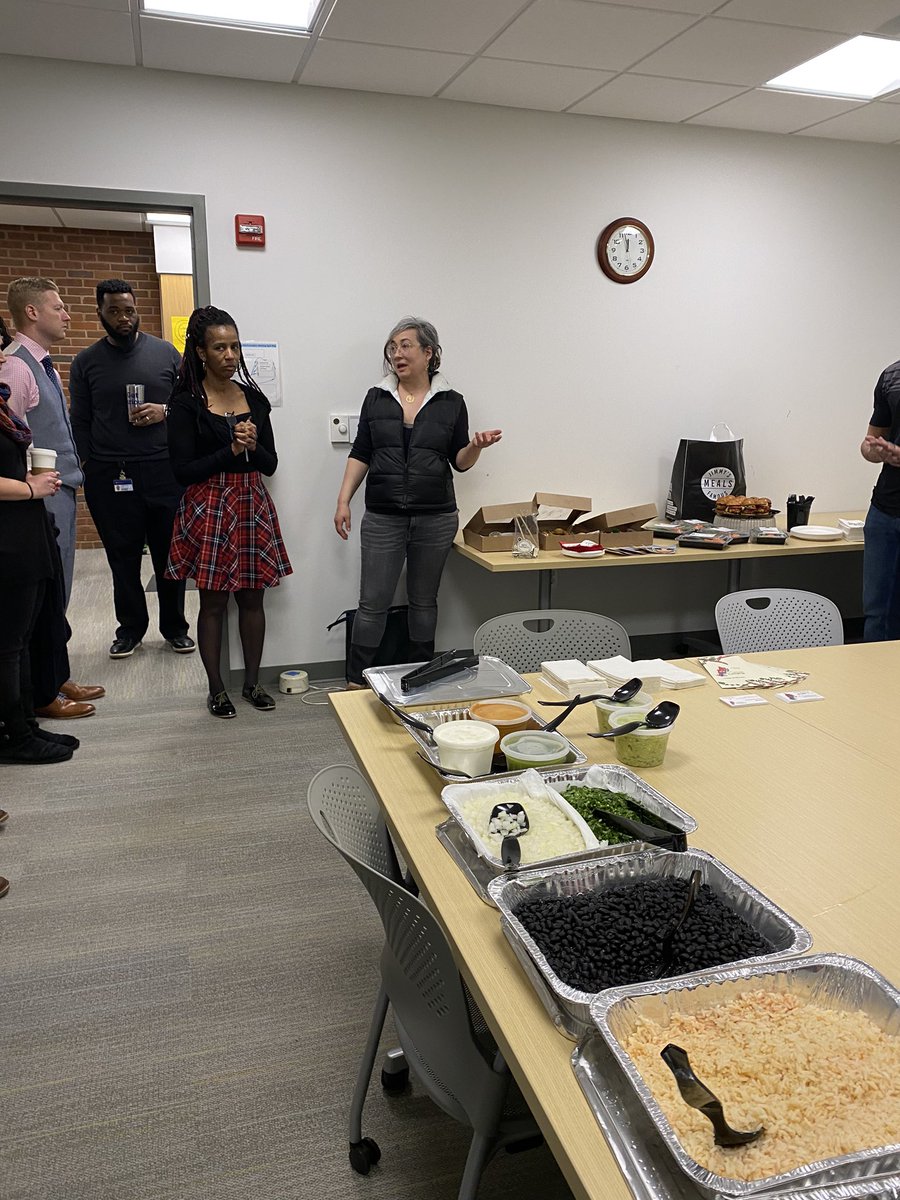 coriaramos's tweet photo. What a great presentation to the @ldlhomewood by Eric from @FoodifyBaltMD ! Thank you for bringing @JimmysSeafood @CulArtBaltimore and Rubens to our office! #stafftraining #localbusiness #blocal #supportsmallbusiness #cateringoptions #baltimore https://t.co/fC6BCPkjKs