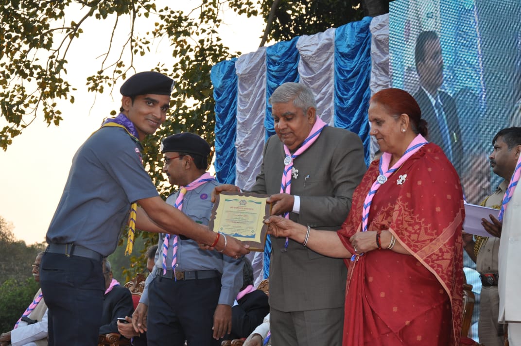 SjvScoutGroup's tweet photo. Rover Akash Singh Kuswah and Rover Swapnil Upadhyay receiving award from Respected Governor of West Bengal, Shri Jagdeep Dhankhar
#BSGScouting #atas #mop #sjvscouting #Scouting #Rovers #GovernorAward https://t.co/d0eeYkFCAz