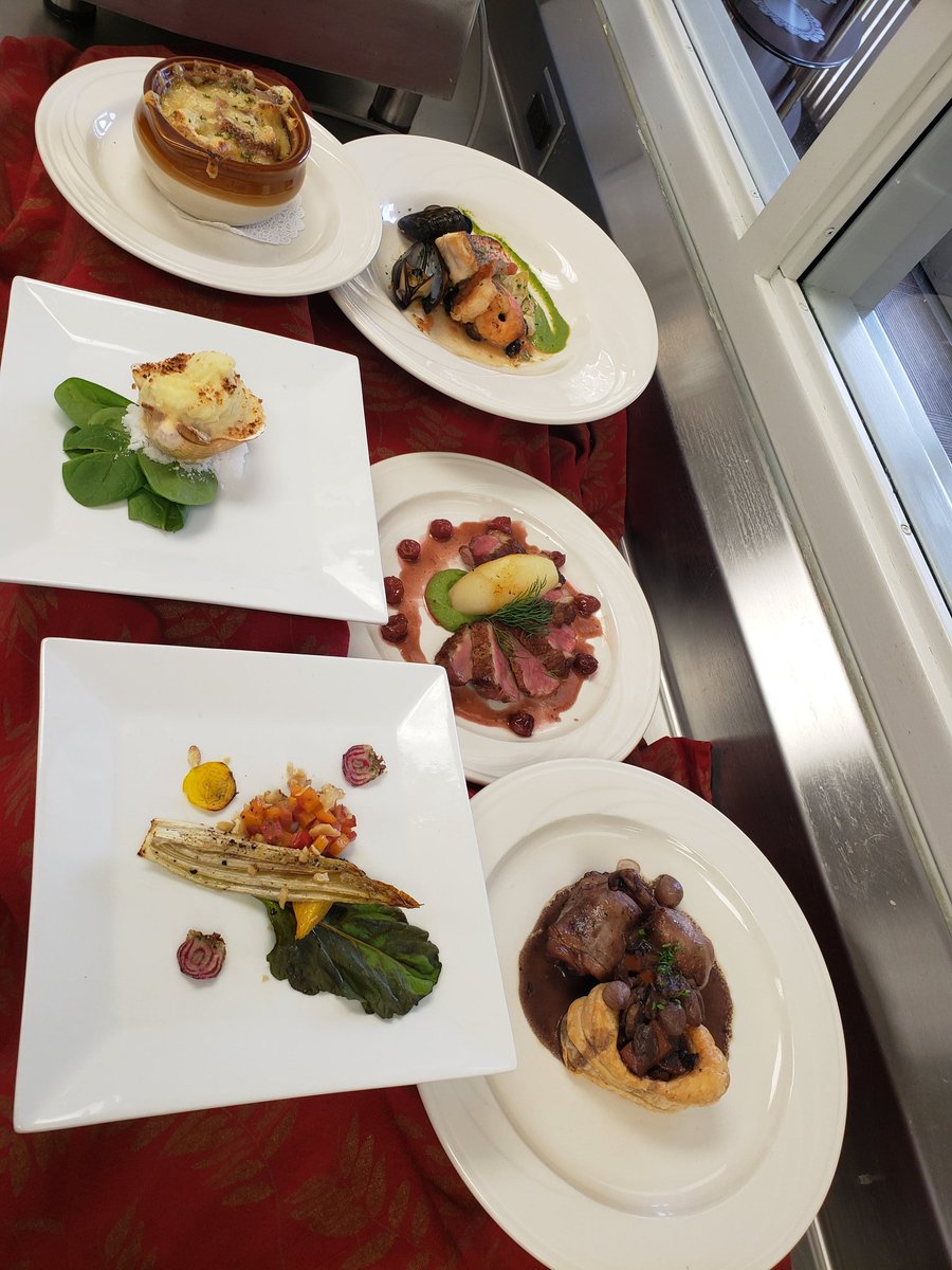 dea_gardner's tweet photo. This week was France week and I made yeast dinner rolls and I also was the substitute sous chef.
#cul285 https://t.co/VlJA5BNSh3