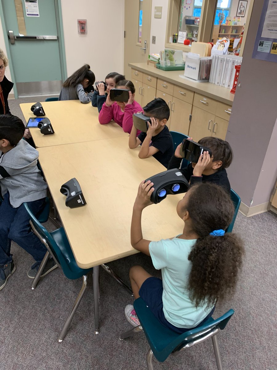 We had a VR field trip today checking out important American historical sites like The Statue of Liberty and Mount Rushmore thanks to the wonderful @kait_hub! The students enjoyed seeing these awesome places in a new way! <a href="/Followthebolt/">Franklin Elementary</a>