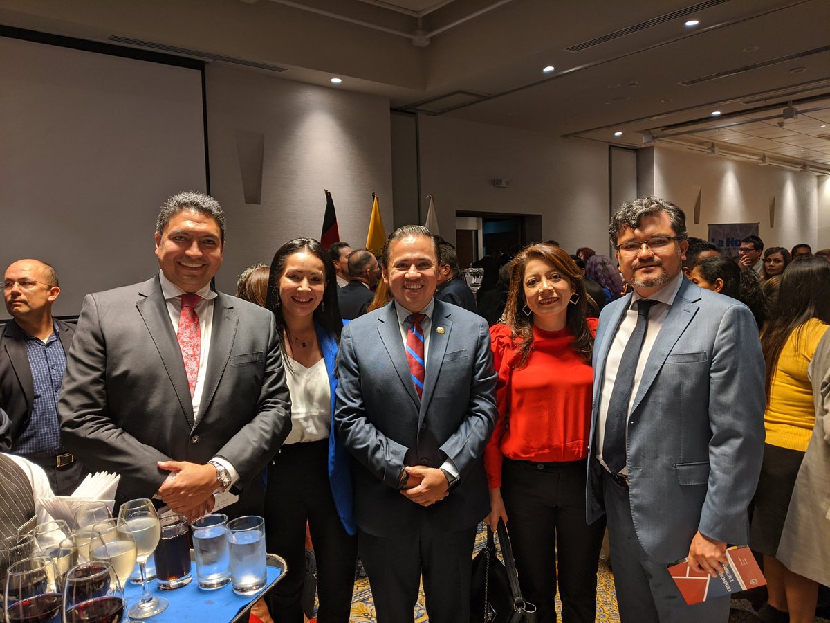 Johis0611's tweet photo. Feliz día a todos los abogados y abogadas que aman la justicia. Gratificante encuentro. Felicitaciones  @ramirogarciaf https://t.co/5SY6ukbyNH