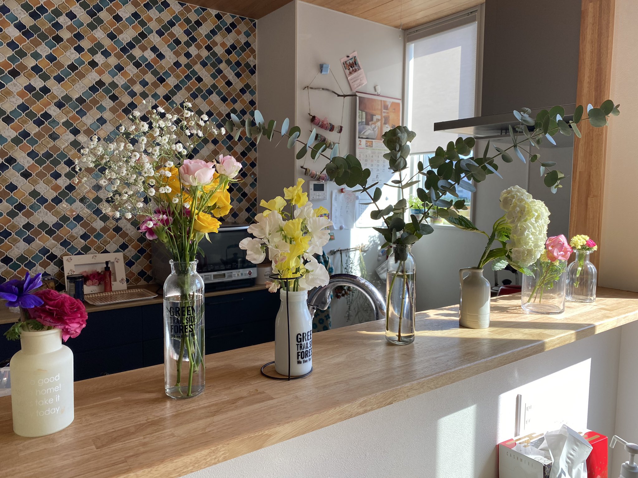 Guam 04 100匀花瓶クオリティ高い お花が映えます お花がある暮らしっていいよね ダイソー セリア キャンドゥ 100均 花のある暮らし 花瓶 花 T Co Tmpy9tswss Twitter