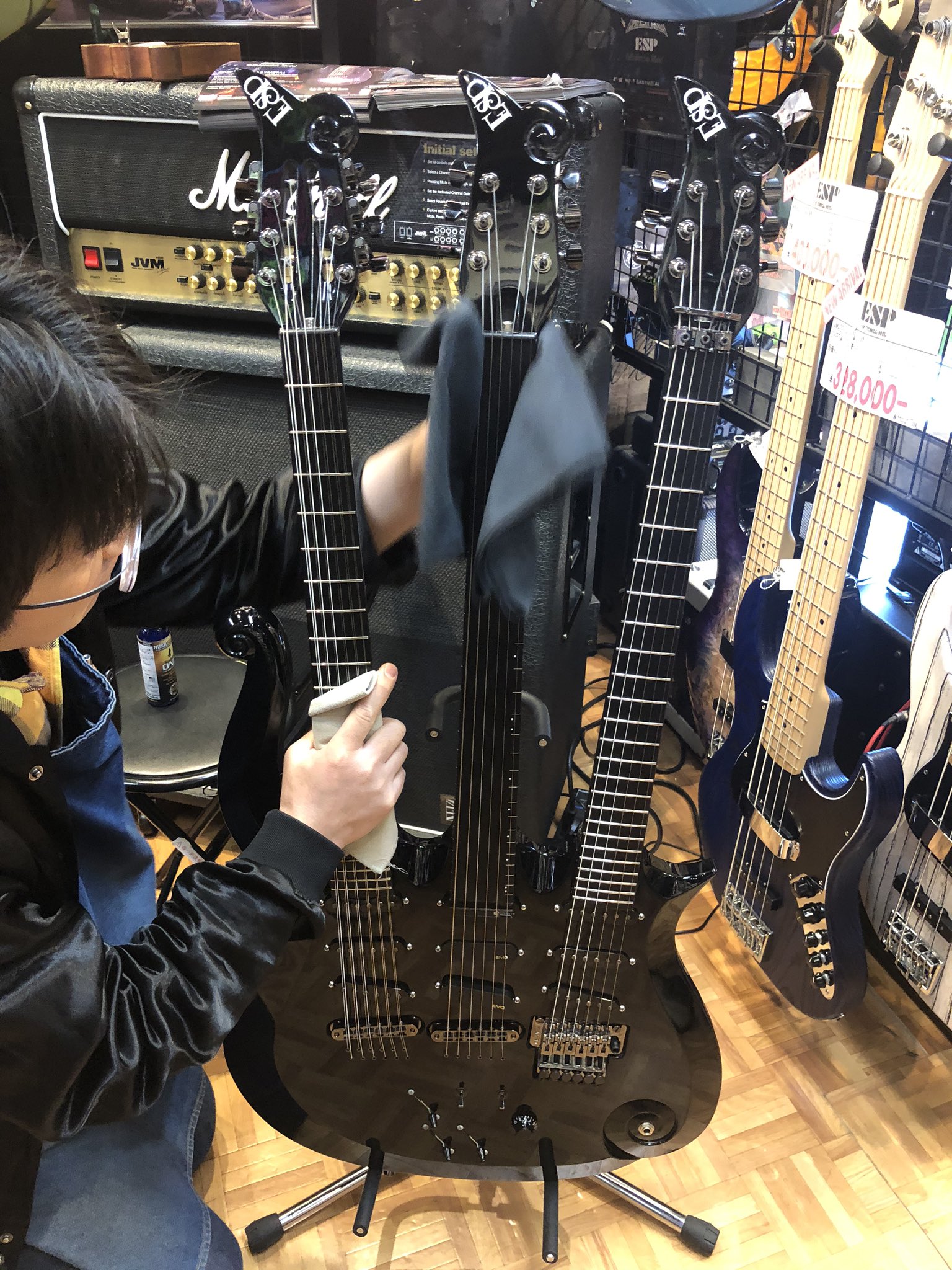 見逃禁止】Xでバズった伝説のパチモンを買いました。 - ギター