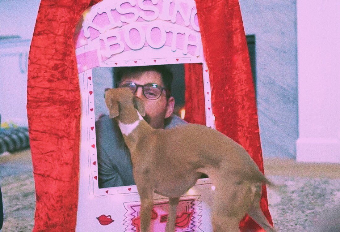 🅆🄷🄴🄽 🅃🄷🄴 🄺🄸🅂🅂 🄷🄸🅃🅂