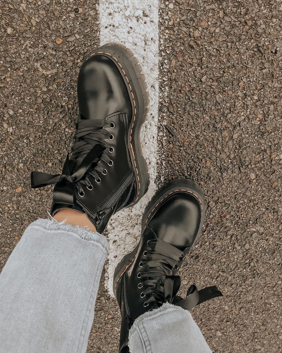 Dr Martensオンラインショップ Sur Twitter Jadon T Co Hnoltedvjl 厚底8ホールブーツ シューレースなどをアレンジして自分だけの一足に 写真はサテンリボンのシューレースでアレンジしています Drmartens ドクターマーチン T Co 3wh2coygxx
