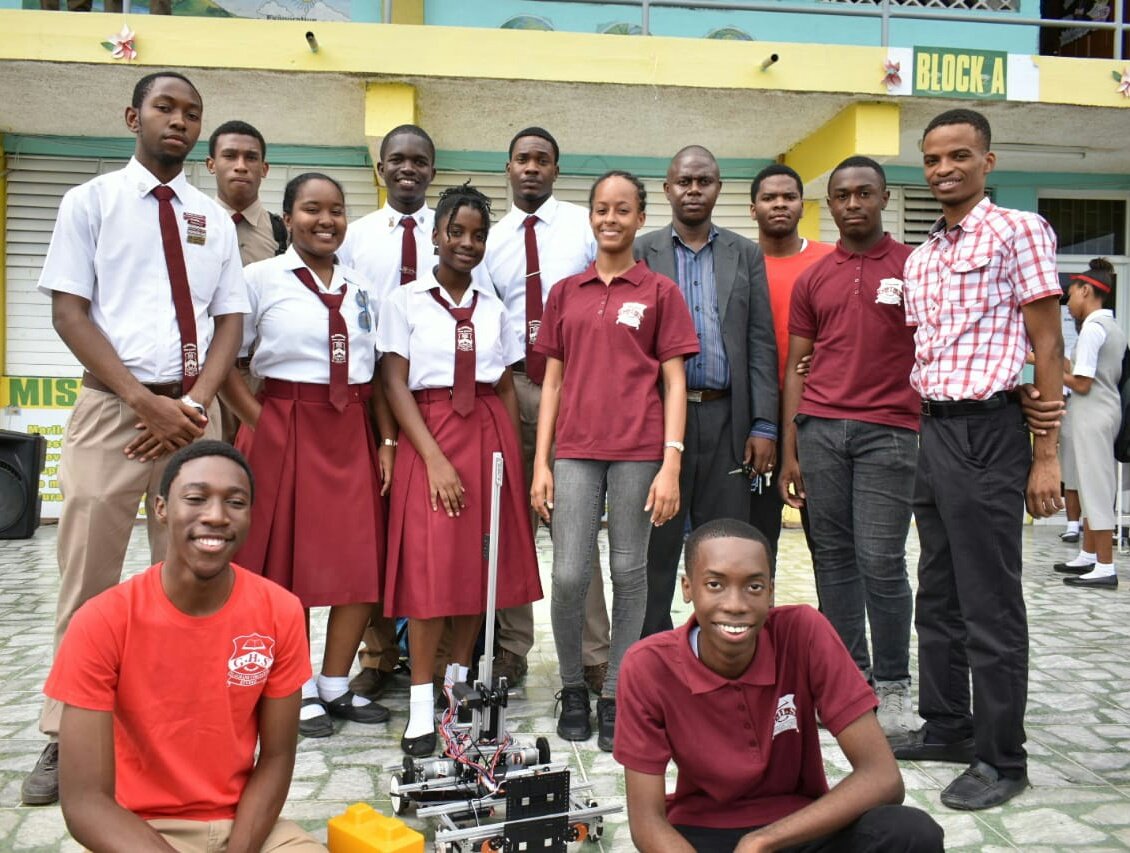 ghs_robotics's tweet photo. We invited Queens High School to an outreach at the Marlie Mount Primary School!
The students were all dressed up for their career day
We introduced them to #STEM and careers available in those areas. 
We also spoke to them about @FTCTeams! 
They were so excited and so were we 😄 https://t.co/QQEIc1tQMR