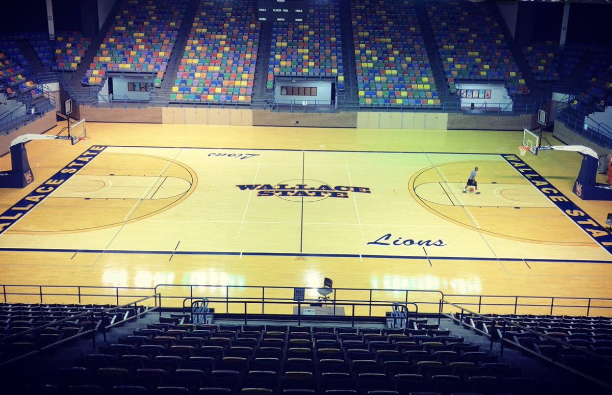 moorebucketz23's tweet photo. Blessed to receive an offer from Wallace st community college!🙏🏽
#Golions https://t.co/JdWBdzHP4y