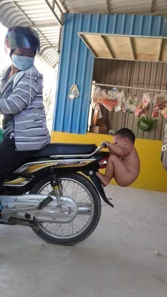 Bocil ngga mau ditinggal emak pergi, be like...