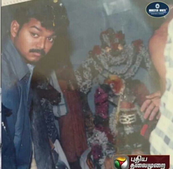 Loki199502's tweet photo. அனைத்து சாதி மத சார்ந்த தமிழ் ‌மக்களின் செல்ல பிள்ளையாக ��ிஜய் இருக்கிறார்.!! 🤩👌🔥
தமிழ்நாட்டு தங்க தமிழன் மற்றும் மக்கள் தலைவன் விஜய் !!🤩🙏

இது சிலருக்கு எரியத்தான செய்யும்!!😂

#Master @actorvijay https://t.co/Ge5zKVpgEx